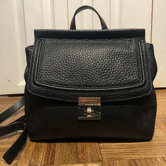 Kate spade medium sized backpack - Picture 2 of 8